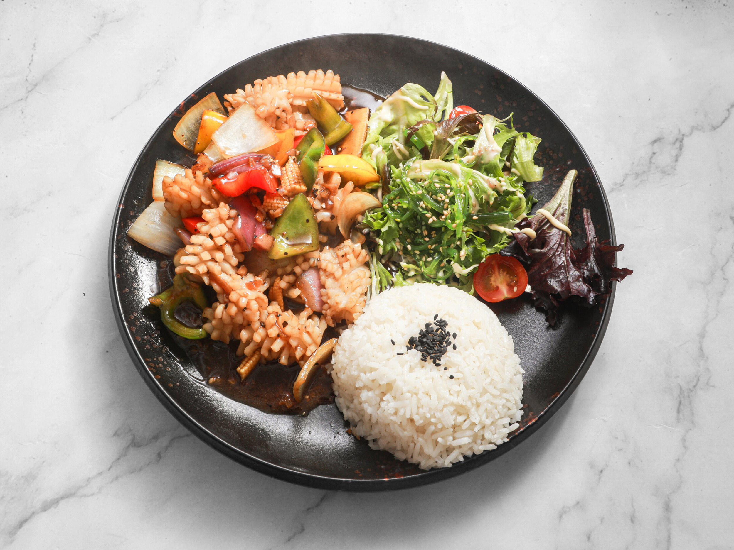 Inktvis met zwarte peppersaus